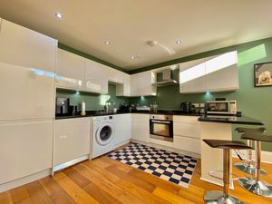 Kitchen- click for photo gallery